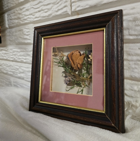 Vintage framed dried flower shadow box - Picture 2 of 8